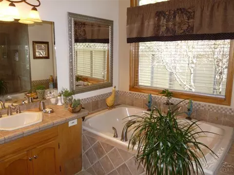 60669 SE Teton Ct, Bend, OR 97702 photo 8