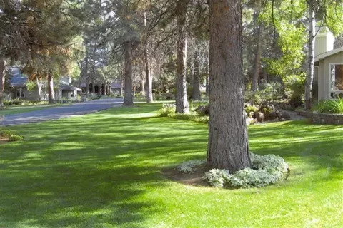 60665 Teton Ct, Bend, OR 97702 photo 2