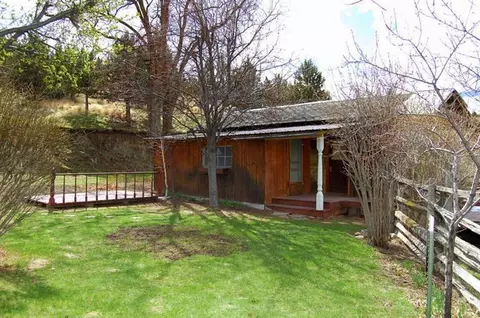 207 SE Sasser Dr, Mitchell, OR 97750 photo 3