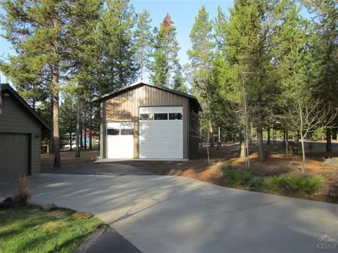 15161 River Loop Dr, Bend, OR 97707 photo 4