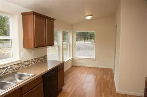 55915 Blue Eagle Rd, Bend, OR 97707 photo 2