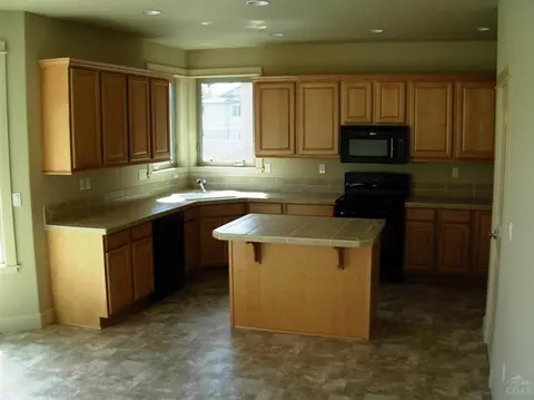 21317 Megan Ct, Bend, OR 97701 photo 2