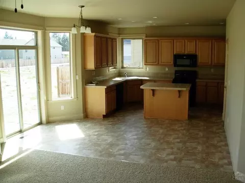 21317 Megan Ct, Bend, OR 97701 photo 4