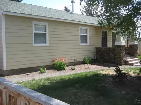 663 SEbert St, Madras, OR 97741 photo 1