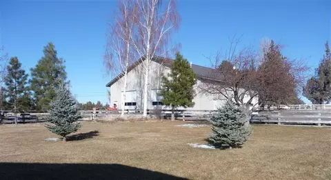 63245 Silvis Rd, Bend, OR 97701 photo 2