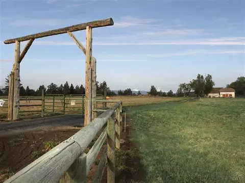 66145 Becker Rd, Bend, OR 97701 photo 2