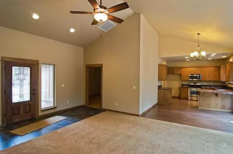 16847 Jacinto Rd, Bend, OR 97707 photo 3