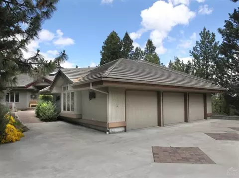 20490 Outback Ct, Bend, OR 97702 photo 2