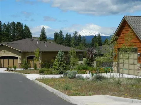60967 Woods Valley Pl, Bend, OR 97702 photo 2
