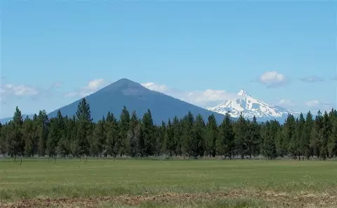 67550 Harrington Loop, Bend, OR 97701 photo 2