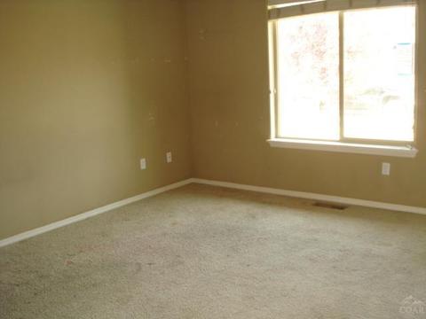 16477 Riley Dr, La Pine, OR 97739 photo 2