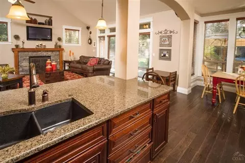 54995 Tamarack, Bend, OR 97707 photo 4