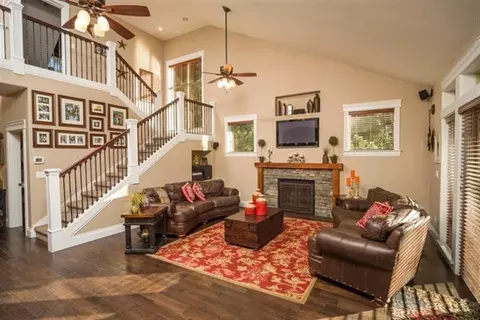 54995 Tamarack, Bend, OR 97707 photo 3