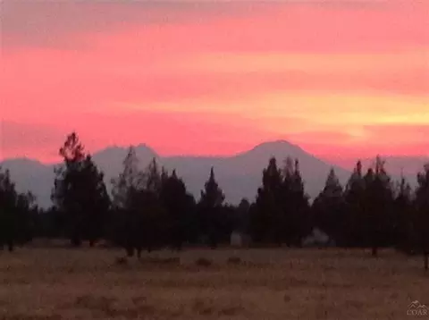 63775 Pioneer Loop, Bend, OR 97701 photo 4