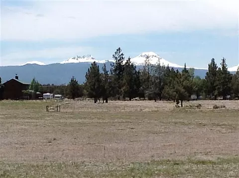 63775 Pioneer Loop, Bend, OR 97701 photo 2