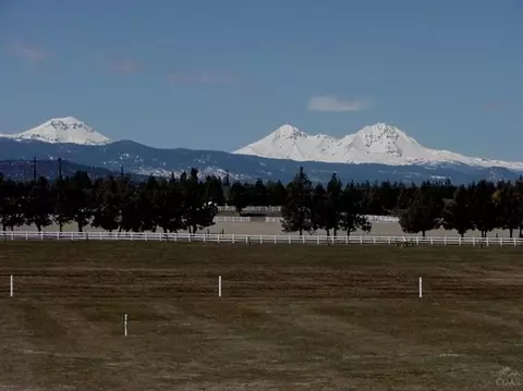 22079 Erickson Rd, Bend, OR 97701 photo 2