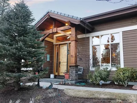 338 NW Phils Loop, Bend, OR 97701 photo 2