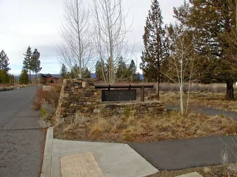 18959 Squirrel Tail Loop, Bend, OR 97701 photo 2