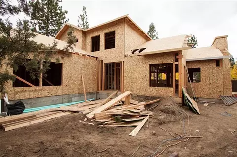 19133 Chiloquin Dr, Bend, OR 97701 photo 2