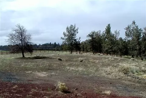 20320 Arrowhead Dr, Bend, OR 97701 photo 5