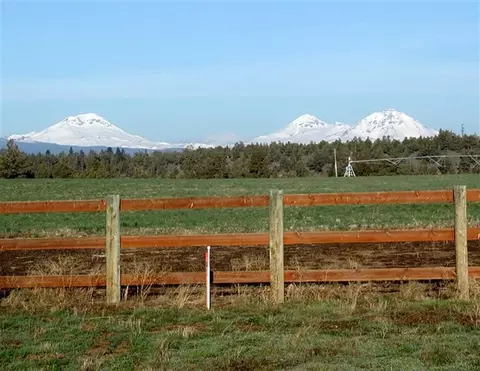 20320 Arrowhead Dr, Bend, OR 97701 photo 1