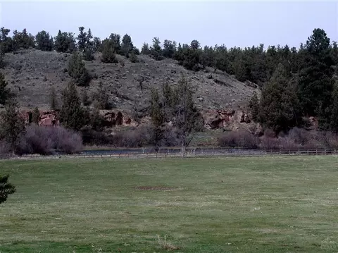 20320 Arrowhead Dr, Bend, OR 97701 photo 3
