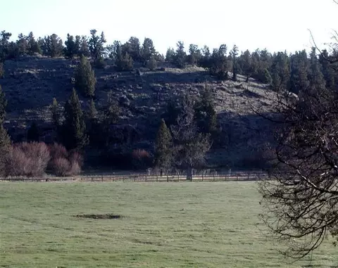 20320 Arrowhead Dr, Bend, OR 97701 photo 2