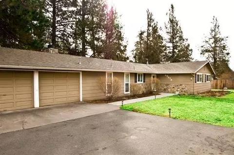 20379 Illahee Dr, Bend, OR 97702 photo 1
