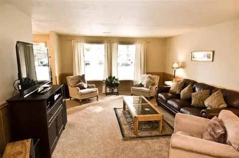 20379 Illahee Dr, Bend, OR 97702 photo 2