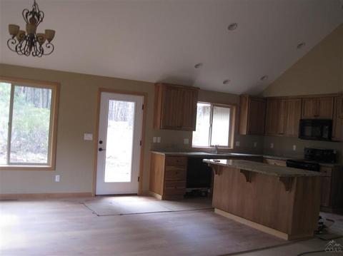 19209 Apache Rd, Bend, OR 97702 photo 2