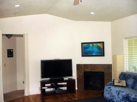 599 E Tyee Dr, Sisters, OR 97759 photo 2