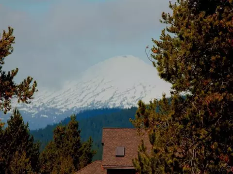 56586 Sunstone Loop, Bend, OR 97707 photo 3