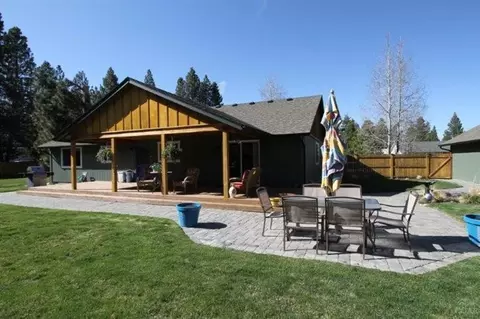 19505 Comanche Ln, Bend, OR 97702 photo 1