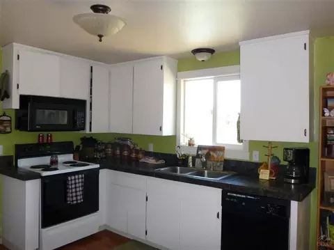 22842 NE Mcgrath Rd, Bend, OR 97701 photo 3