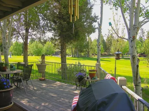 3019 NW Golf View Dr, Bend, OR 97701 photo 2