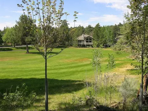 3019 NW Golf View Dr, Bend, OR 97701 photo 9