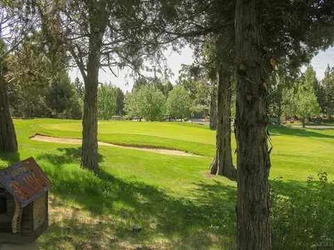 3019 NW Golf View Dr, Bend, OR 97701 photo 8