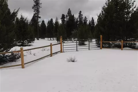 147914 Mabel Dr, La Pine, OR 97739 photo 3