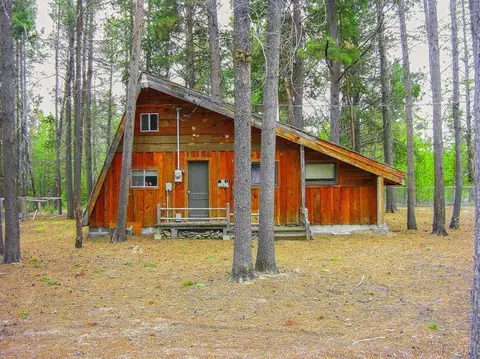 51669 Pine St, La Pine, OR 97739 photo 1