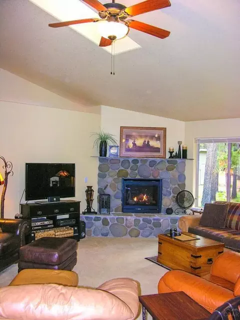 16840 Jacinto, Bend, OR 97707 photo 2