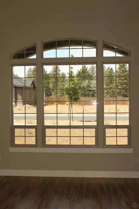 60963 SE Miles Ct, Bend, OR 97702 photo 5