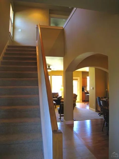 20025 Mcclellan Rd, Bend, OR 97702 photo 2