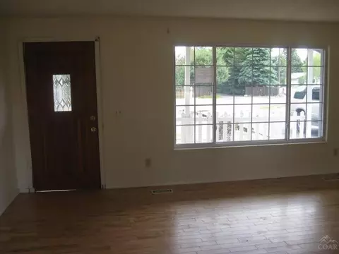 21093 Thomas Dr, Bend, OR 97702 photo 2
