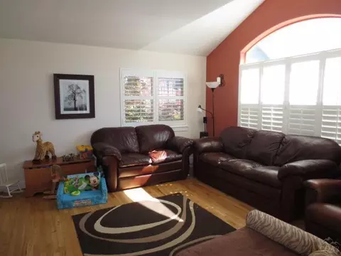 63587 NE Boyd Acres, Bend, OR 97701 photo 2