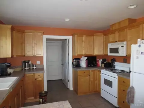 63587 NE Boyd Acres, Bend, OR 97701 photo 5