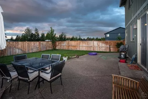 21144 Clairaway Ave, Bend, OR 97701 photo 2