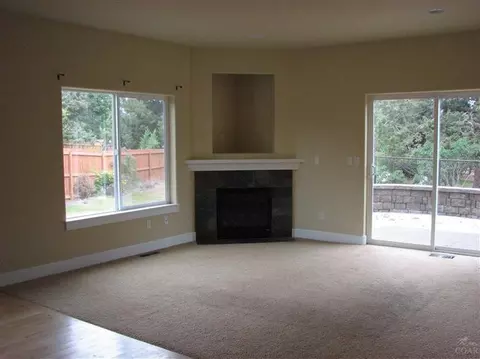 21318 Pecoraro Loop, Bend, OR 97701 photo 2