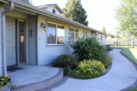 62490 Eagle Rd, Bend, OR 97701 photo 2