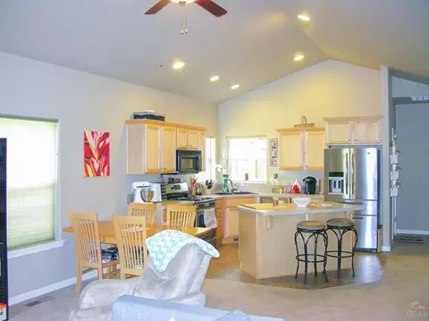 20695 Beaumont Dr, Bend, OR 97701 photo 2
