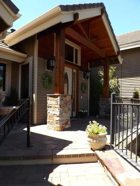 19502 Green Lakes Loop, Bend, OR 97702 photo 2